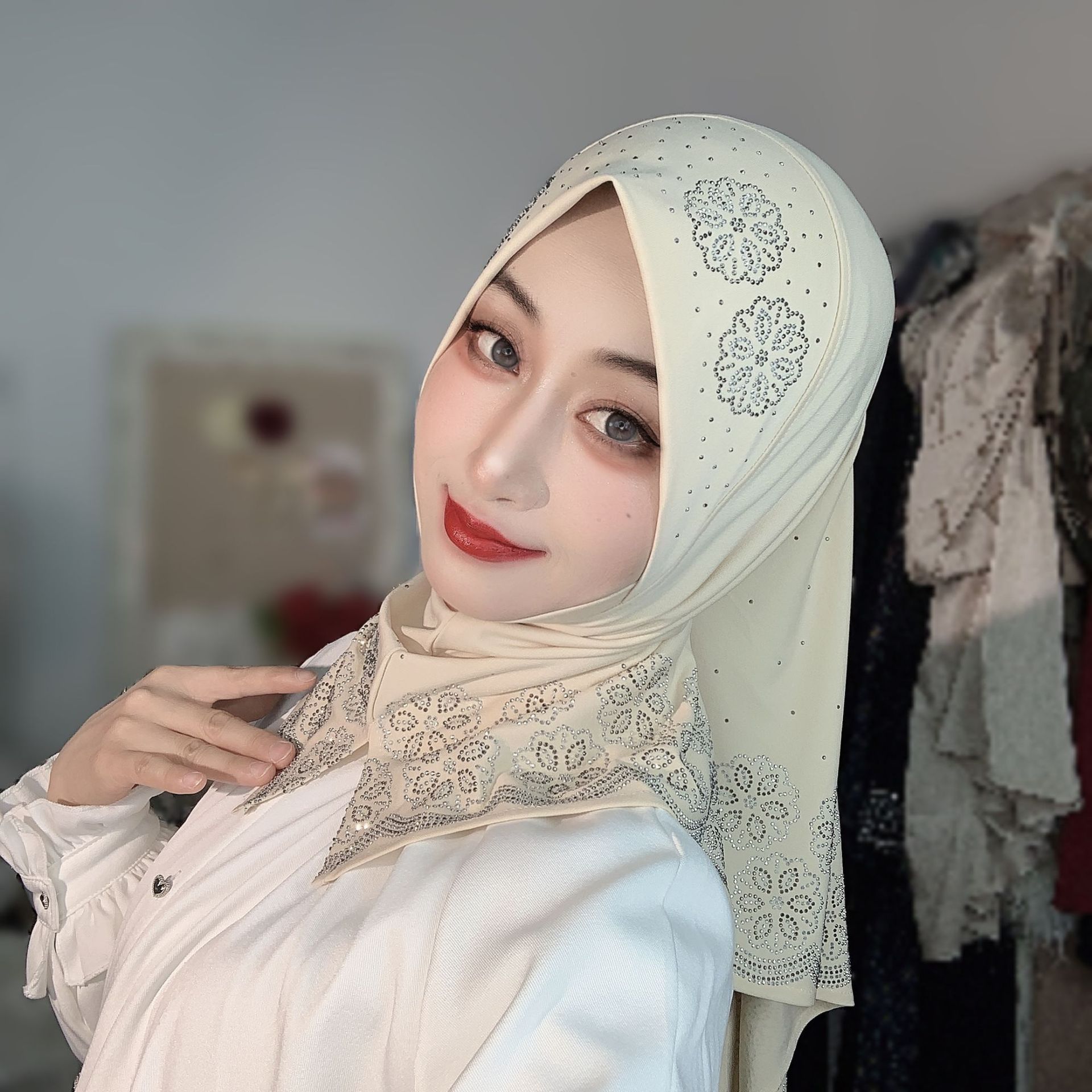 Women Fashion Designer - حجاب نسائي جاهز للارتداء بتصميم زهور