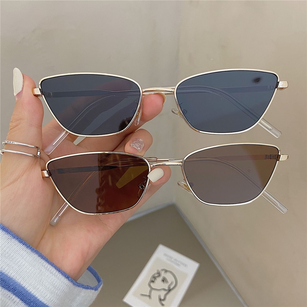 Women Fashion Glasses - نظارات شمسية معدنية أنيقة على شكل
