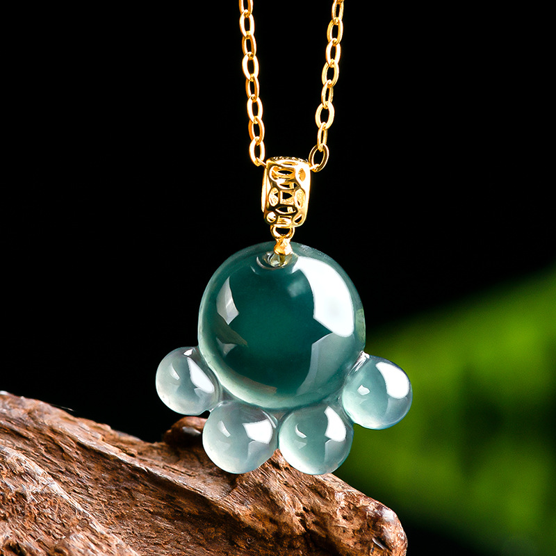 Women Fashion Necklace - قلادة بتعليقة مخلب القط من اليشم