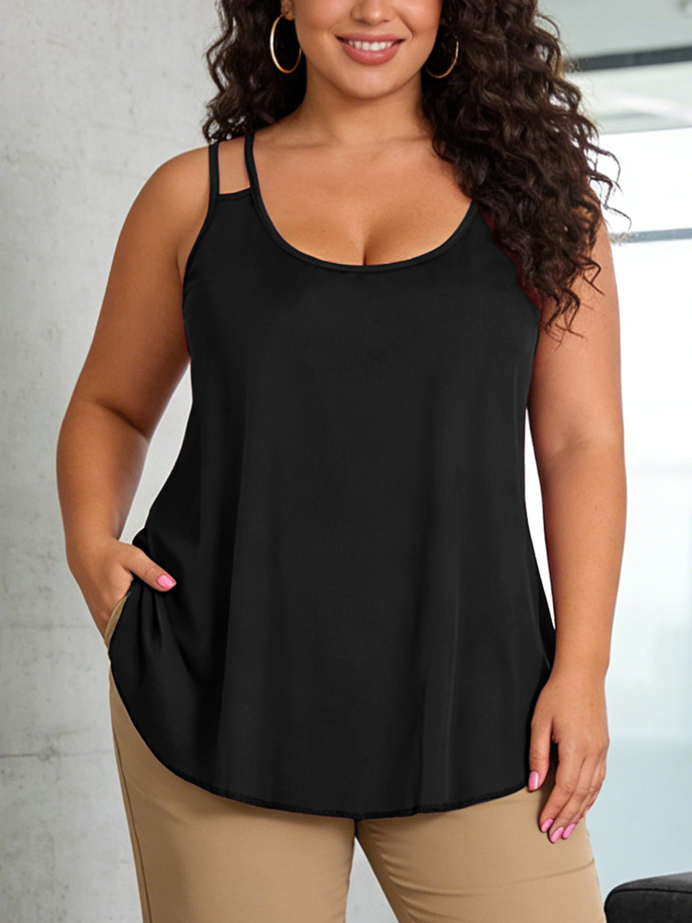 V Neck Cami Top - بلوزة نسائية بمقاسات كبيرة، بحمالات سباغيتي
