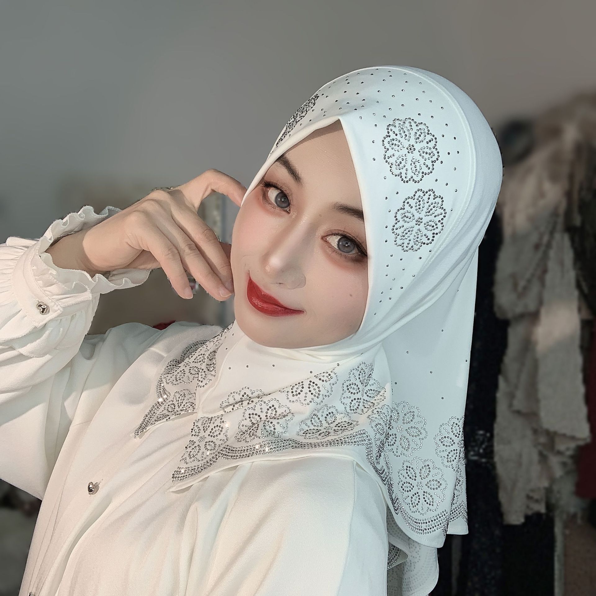 حجاب نسائي جاهز للارتداء بتصمي - مراجعة Women Fashion Designer وسعره