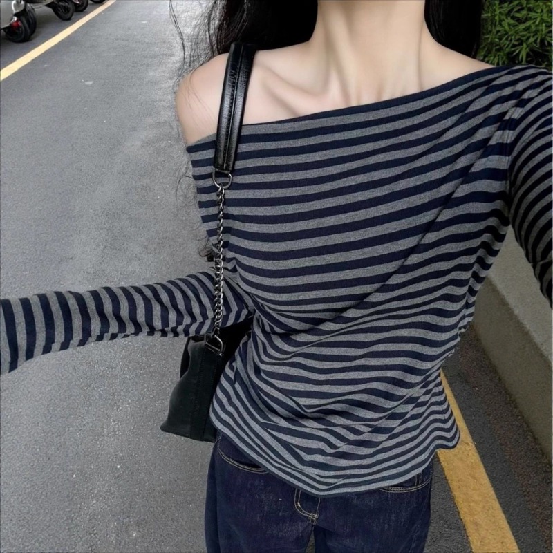 بلوزة نسائية كورية عصرية مخططة - مراجعة Off Shoulder Top وسعره