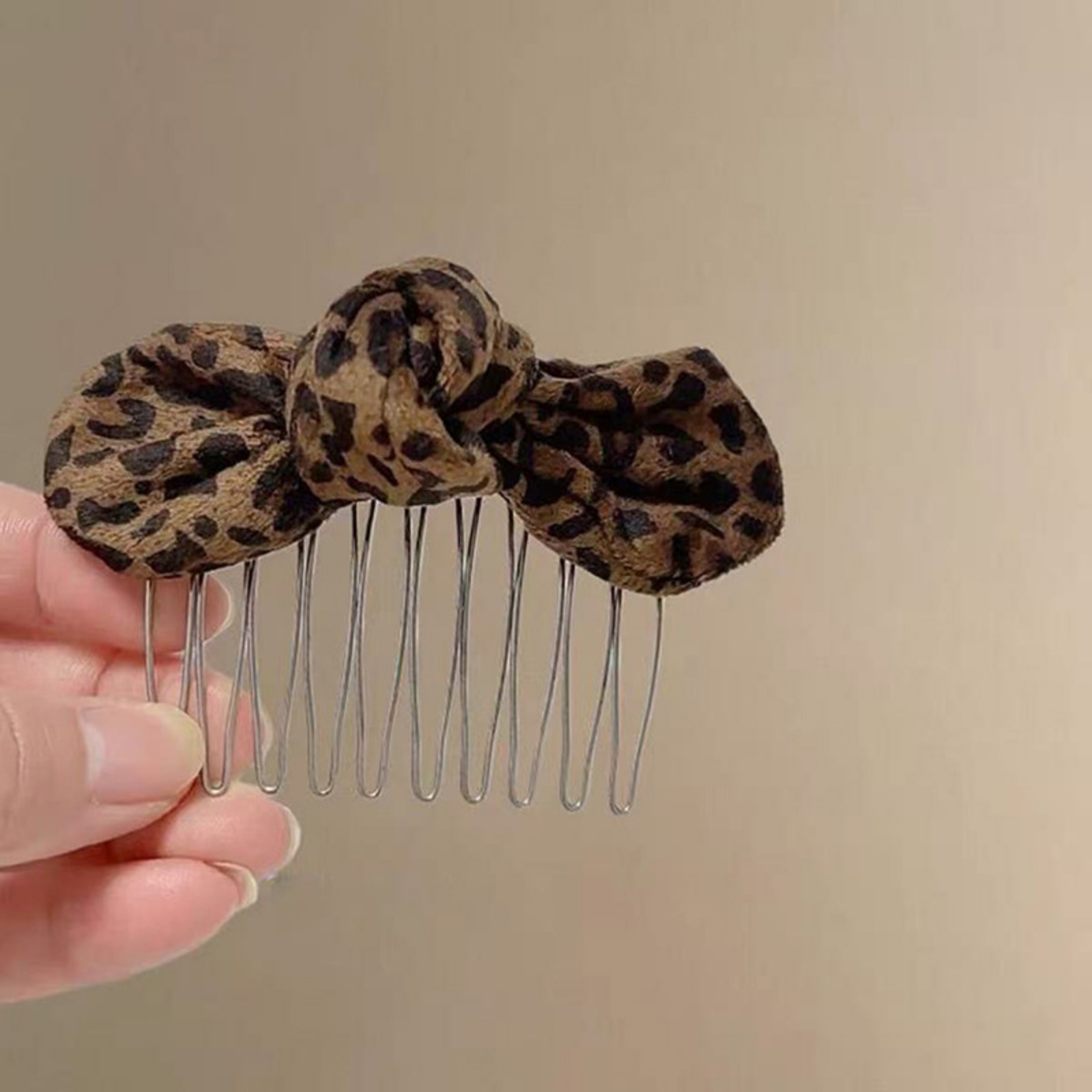 مشط شعر بتصميم الفهد للنساء، م - مراجعة Women Fashion Hair Style وسعره